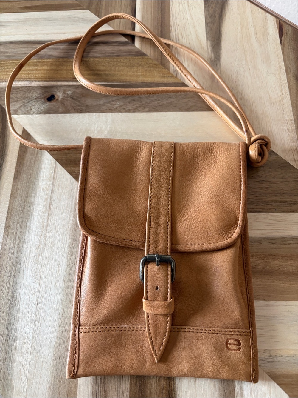 Vintage Ellington Tan Leather Crossbody Bag with Buckle Accent